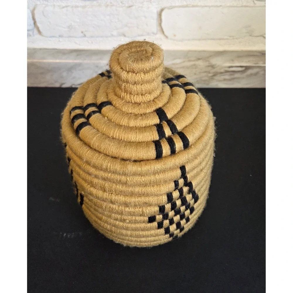 African Coil Basket Bottleneck Lid Handmade Wool Wrapped‎ Natural Fibers Lidded